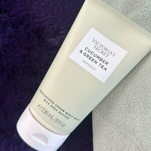 NWT Victoria’s Secret REFRESH Body Wash